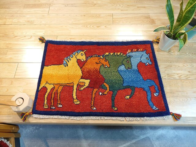 絨毯　ラグ　タペストリー　馬 ペルシャ ギャッベ ラグ 希少な横柄 90x60cm 躍動感あふれる馬