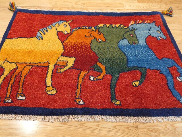 ペルシャ ギャッベ ラグ 希少な横柄 90x60cm 躍動感あふれる馬