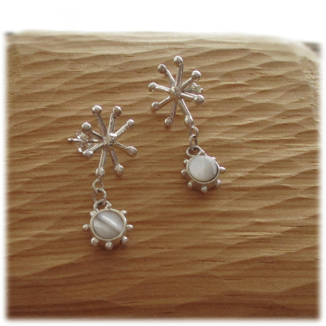 誠実 tubutubu＊ピアス（Silver925×マザーオブパール） 日々 iichi | ピアス