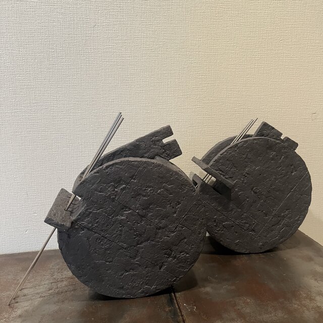 オブジェ 花器 黒釉＆ステンレス 線刻紋 | iichi 日々の暮らしを