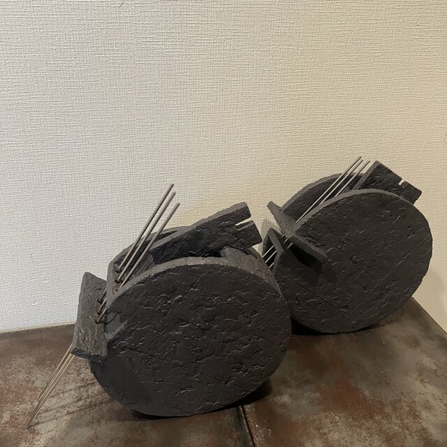 オブジェ 花器 黒釉＆ステンレス 線刻紋 | iichi 日々の暮らしを