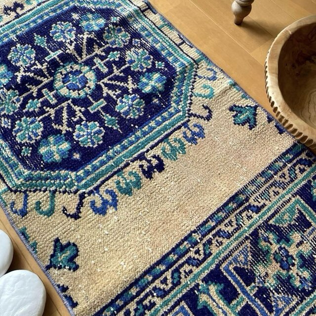 【日本限定モデル】 51.5×132くすみイエローベージュ トルコ ロングボタニカル ラグ・カーペット