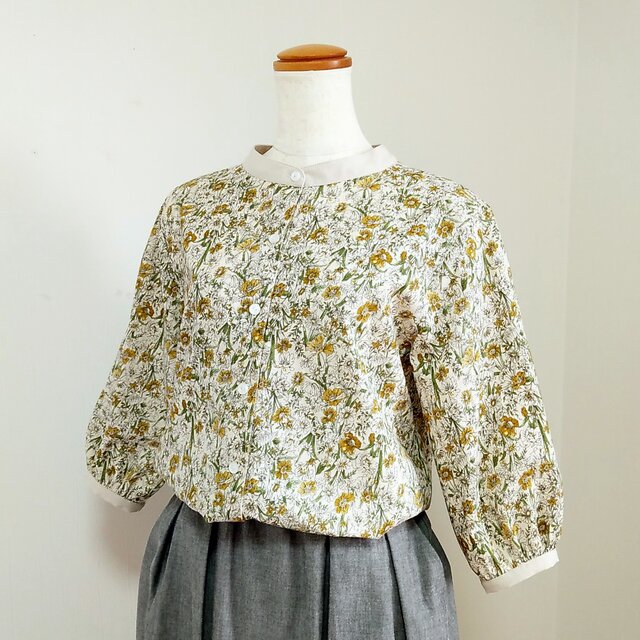 スタンドカラーブラウス Dainty flowers (七分袖)Ｍ~Lサイズ