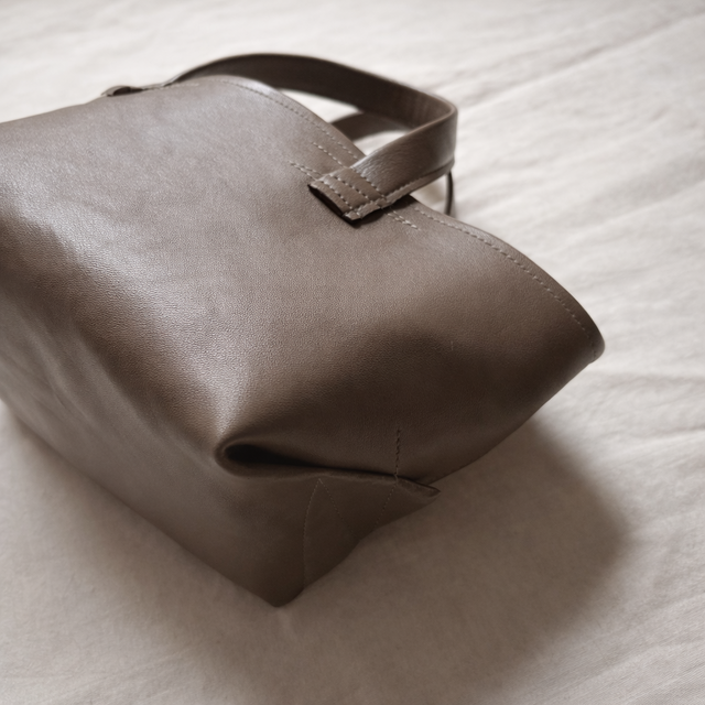 本革 山羊革 ミニトート ミニフィールドバッグ スモーキートープ 軽量