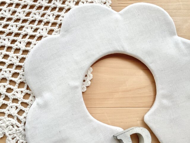 new＊生成り＊オーガニック＊ガーゼ＊ふわふわやわらか花びらスタイ