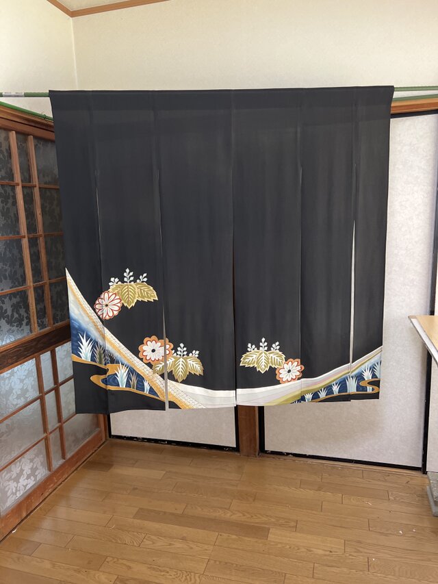 鳳凰、着物リメイク暖簾、刺繍加工、横~117丈~69 着物リメイク暖簾ーのれん、花柄、鳳凰、横〜121–丈〜119,1点物
