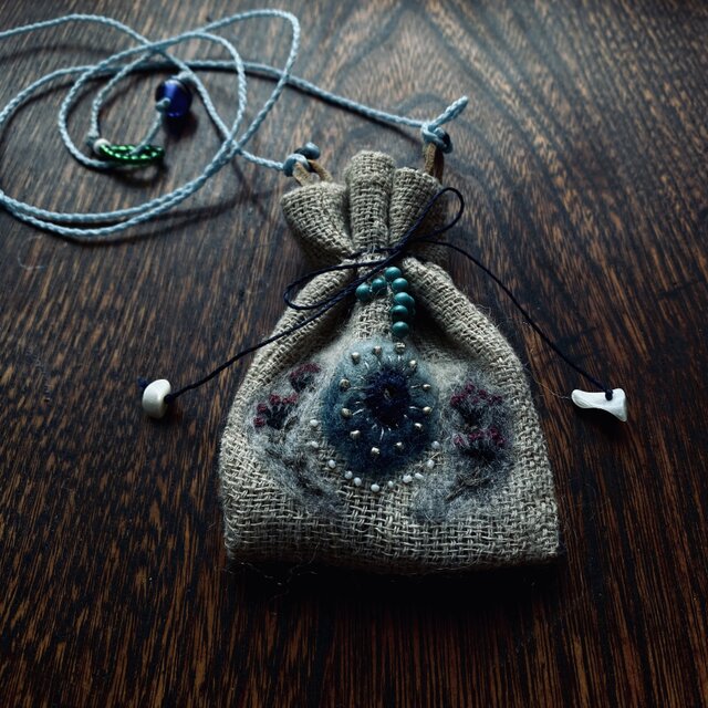 お守り袋ペンダントa