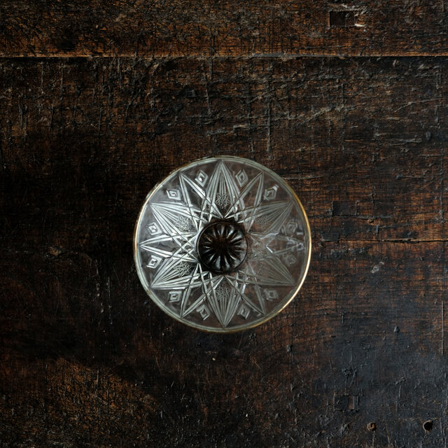 縁に金彩◆見込みに花文様。プレスガラス小鉢　丁寧な暮らしに。ゴージャス　昭和中期