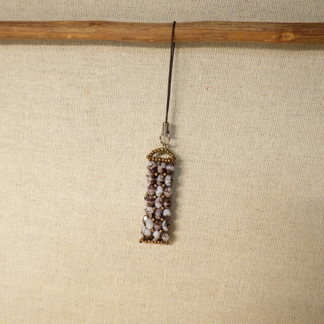 ビーズストラップ（白・茶色模様）