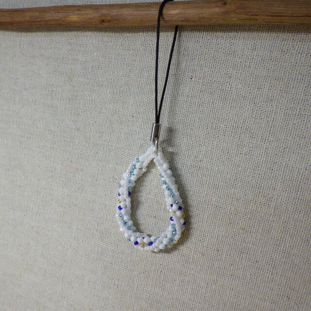 ビーズストラップ（白・青色系） | iichi 日々の暮らしを心地よくする