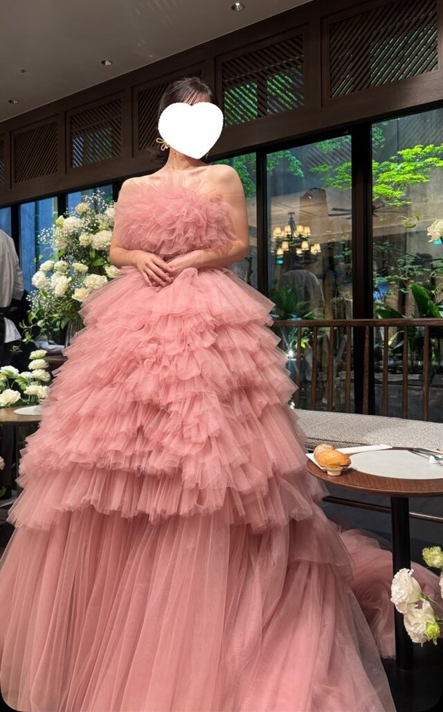 今だけ値下げ‼︎ベアトップチュールウェディングドレス結婚式前撮り　ピンク　フリル 実例写真！カラードレス ピンク ベアトップ サッシュベルト 華やか