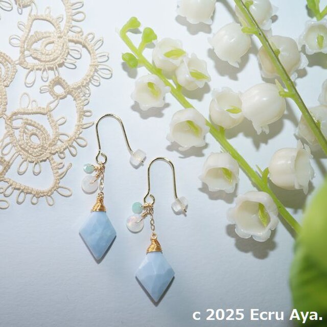 *花咲く空*ブルーオパールのダイヤカットのピアス