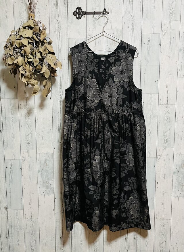 ☆大島紬の反物から　墨黒にグレーの花柄　2wayワンピース　着物リメイク♪