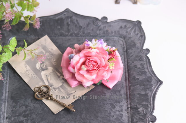 優しいグラデーション色の薔薇ヘアクリップ☆ハンドメイド手編みクリップバラ 優しいグラデーション色の薔薇ヘアクリップ☆ハンドメイド手編み