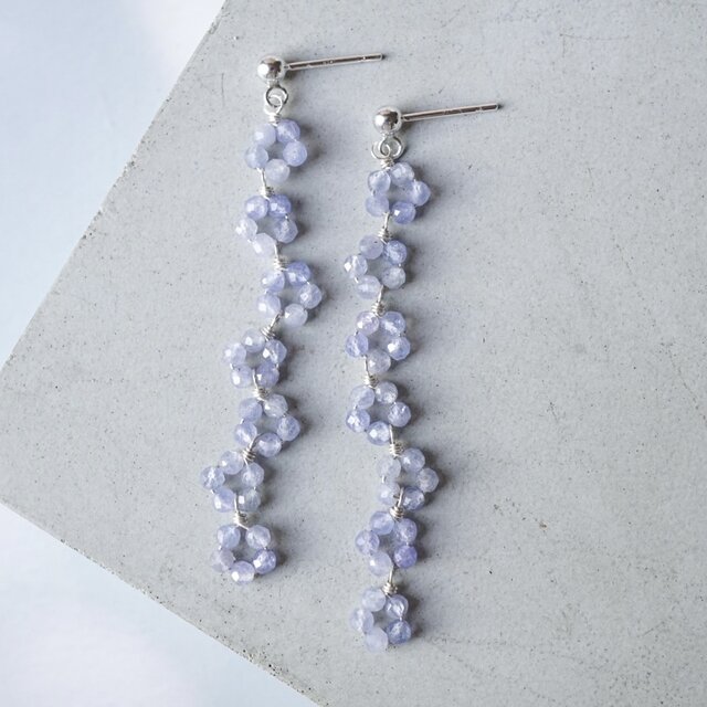 「勿忘草の花冠」タンザナイト 天然石 誕生石 春 ピアス イヤリング 金属アレルギー対応 母の日 ギフト プレゼント