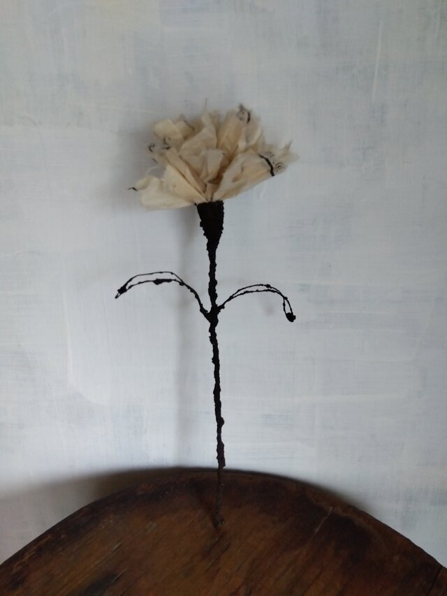 ワイヤーワークオブジェ・古紙のカーネーション③