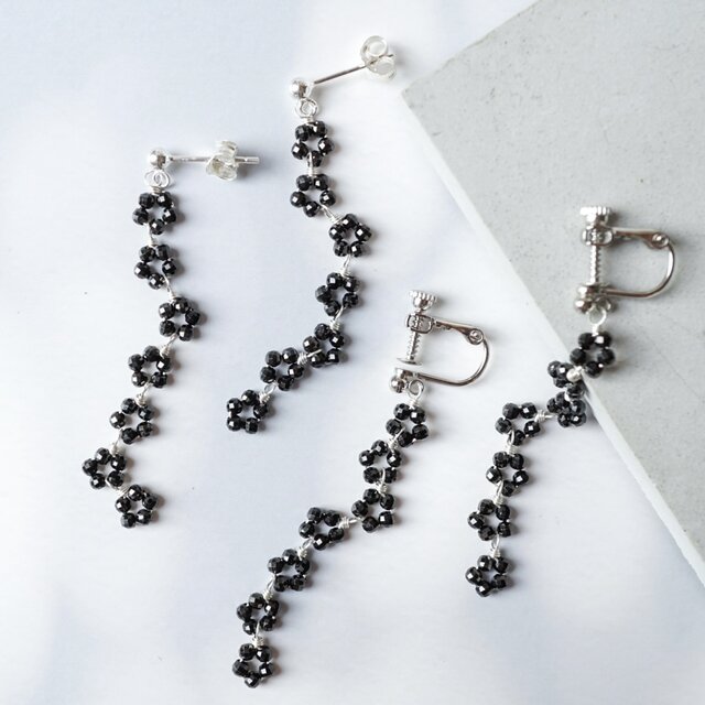「カメリアの花冠」ブラックスピネル ピアス イヤリング 天然石 誕生石 春 シルバー silver925 金属アレルギー対応