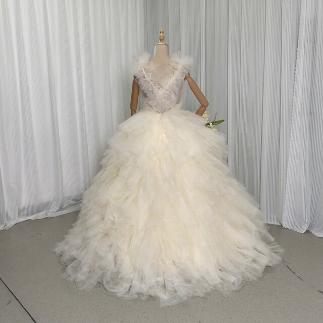 ウエディングドレス パステルイエロー Vネック もこもこドレス