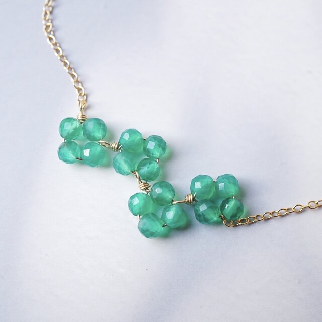 「四葉のクローバー」グリーンオニキス 天然石 緑 ネックレス 14kgf 金属アレルギー対応 春 母の日 ギフト プレゼント