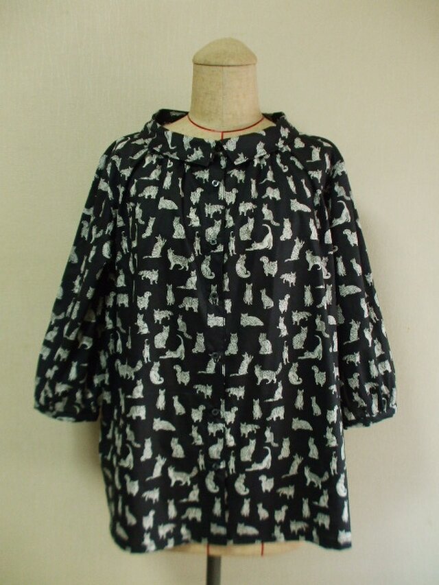 リバティタナローン ミャオウ(Meow) 小さいショールカラーのブラウス 着丈６５cm Ｍ～Ｌサイズ すみ黒