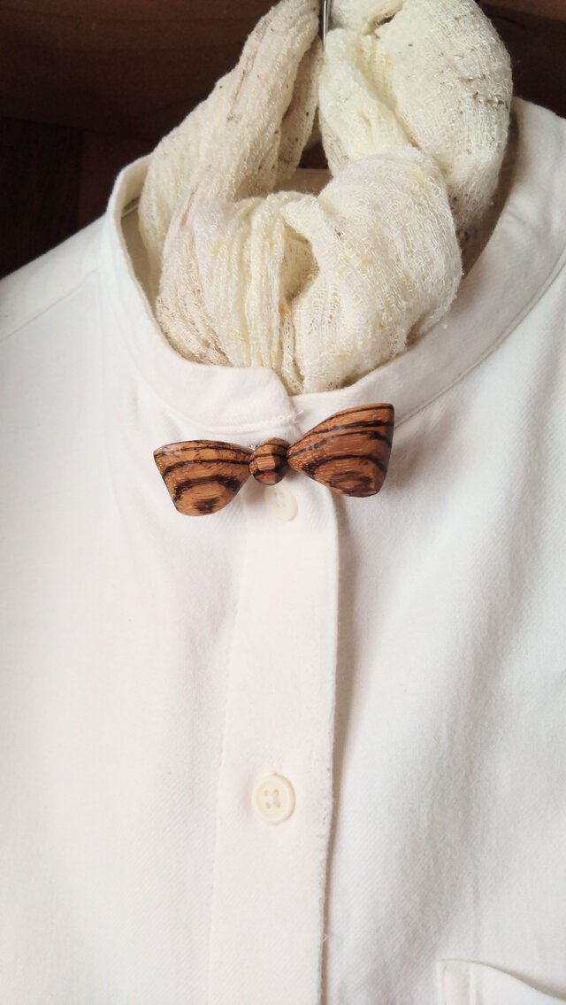 私のブローチ　「結ぶ　縁　蝶ネクタイver.」