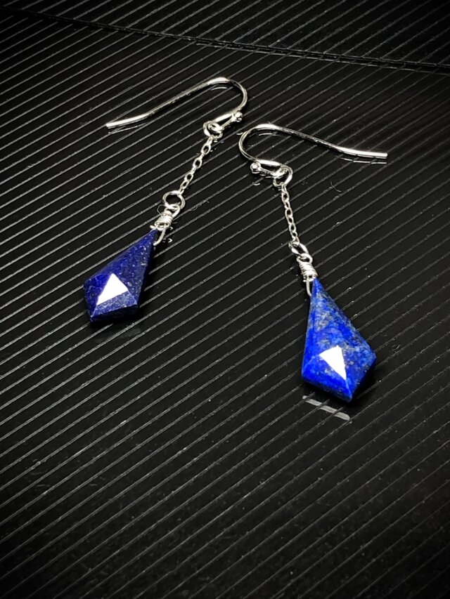 ラピスラズリ ダイヤカット 天然石ピアス | iichi 日々の暮らしを