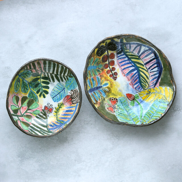 カラフルな葉と蝶の陶器ボウル | iichi 日々の暮らしを心地よくする