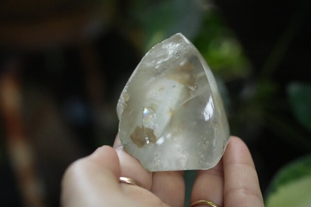 ガーデンクォーツ 虹入りホワイト☆ガーデンクォーツ原石 s1355 | iichi 日々の暮らしを