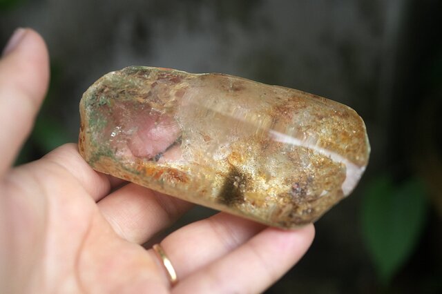 天然石 結晶状 透明・白色 GOLD STONE 天然 水晶 クラスター 133g ブラジル ゼッカ産 透明