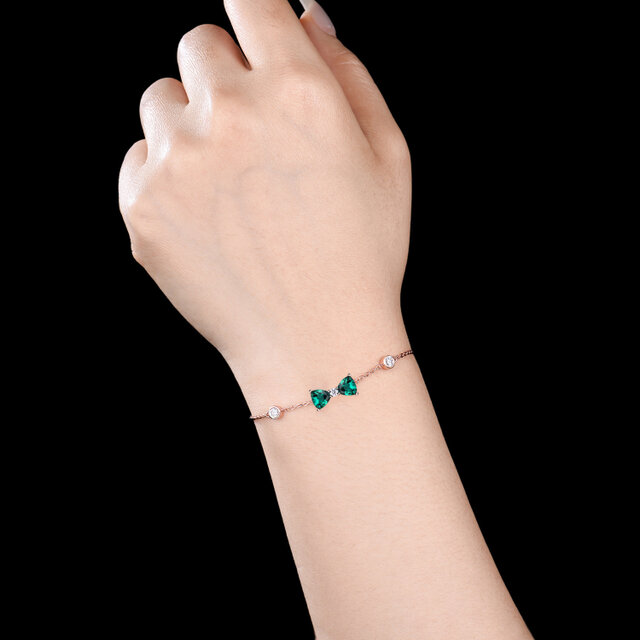 ユニークな蝶結びブレスレット 5月の誕生石エメラルドブレスレット