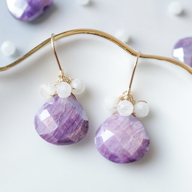 14kgf葡萄ミルクコーティングムーンストーン・フラワーカービングピアス