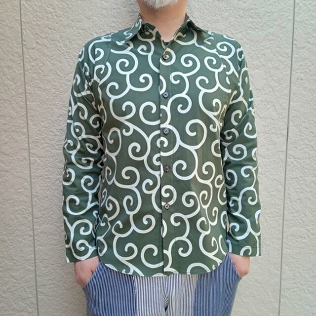 長袖和柄シャツ（大唐草模様）