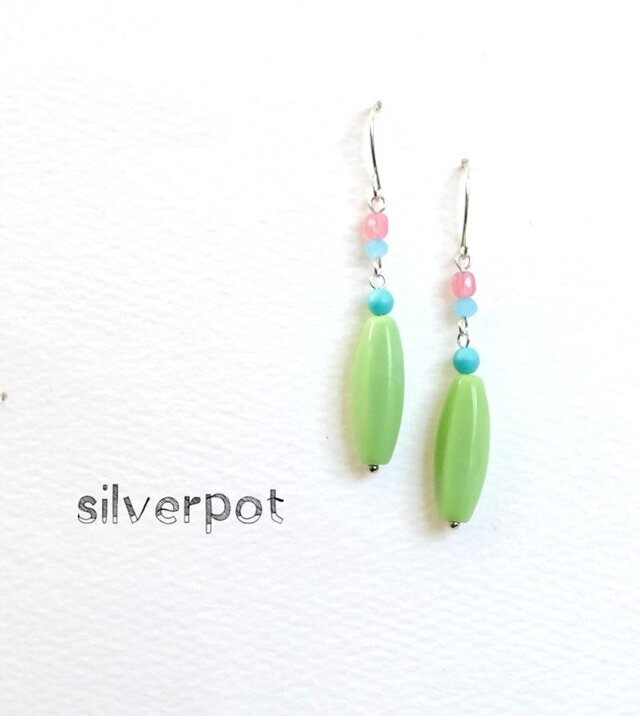 S149　グリーン・ピンク・ブルーのPOPなメルヘンカラーの縦ラインピアス（パーツ変更可能）