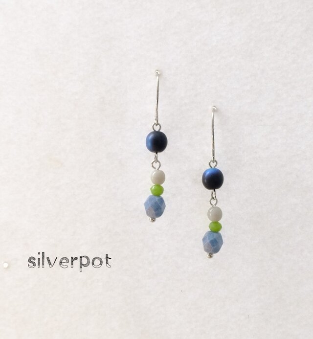 S55　光沢ネイビー・グレー・グリーン・ブルーのCOOLなピアス（パーツ変更可能）