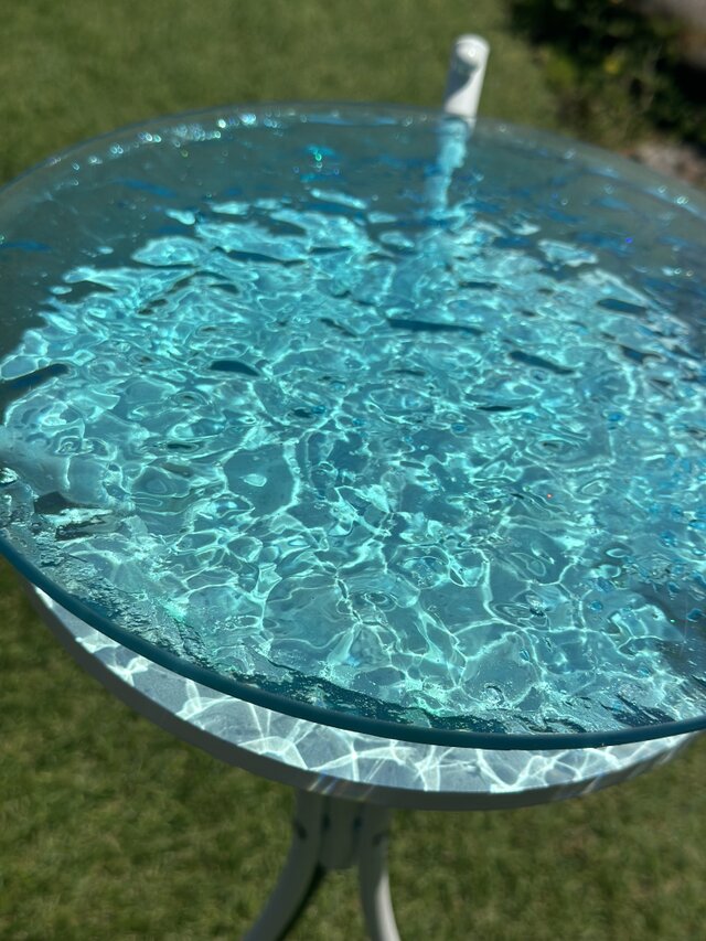 レジンアート海(丸テーブル) 新ver エメラルドブルーの水面 水紋の影 穏やかな海ガラスサイド