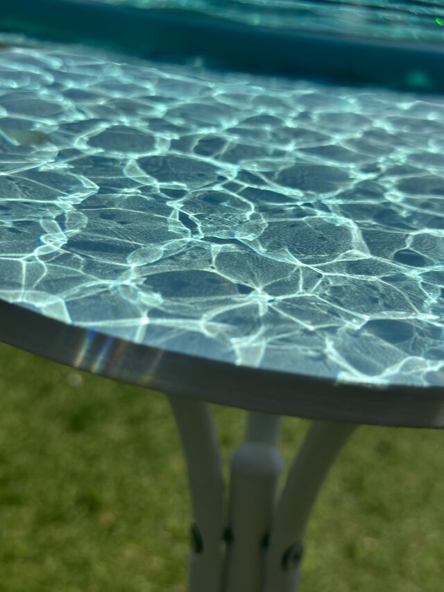 新ver エメラルドブルーの水面 水紋の影 穏やかな海ガラスサイド