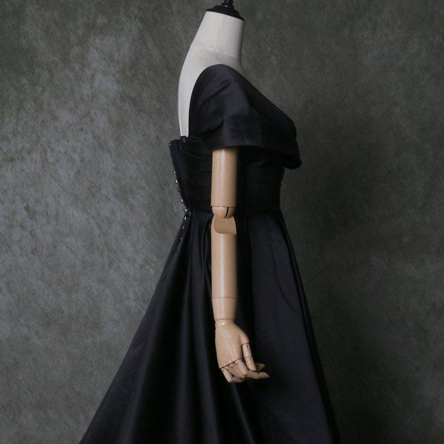 実例写真！パーティードレス ブラック ワンショルダー 光沢サテン  