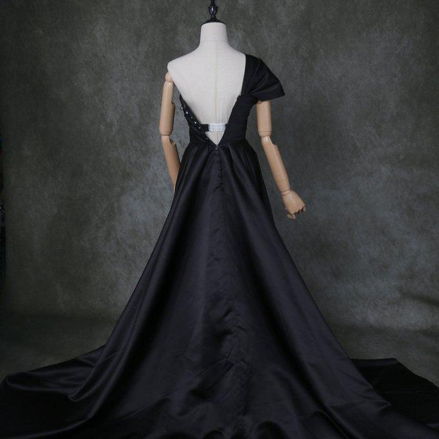 実例写真！パーティードレス ブラック ワンショルダー 光沢サテン  