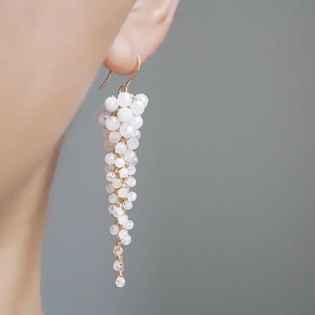 ピアス／イヤリング】「白藤」藤の花 レインボームーンストーン 天然石