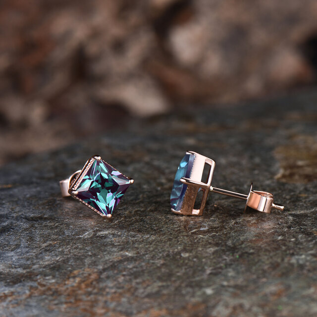 ヴィンテージ 6 月の誕生石 アレキサンドライト ピアス カラーチェンジ