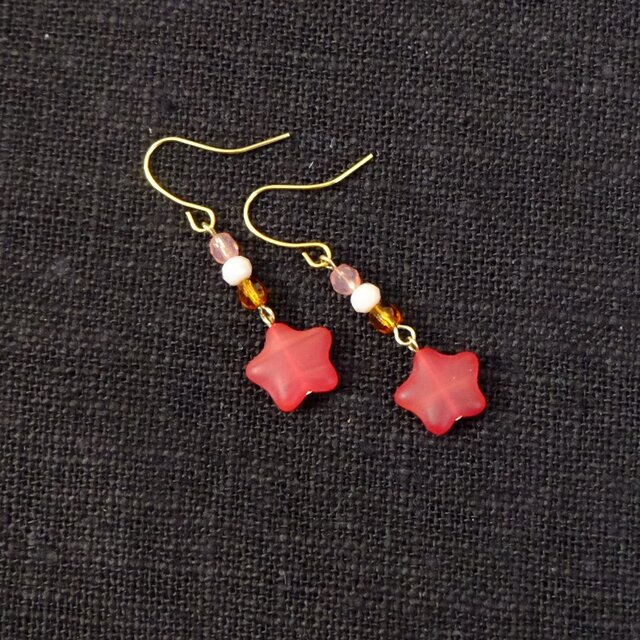 G47 赤い星のピアス（パーツ変更可能） | iichi 日々の暮らしを