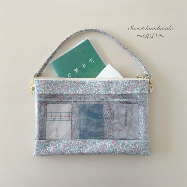 A5対応◎ 母子手帳・血圧手帳・お薬手帳収納に＊透明窓付きダブルファスナーポーチ〈タイニーフラワー〉（ラミネート）