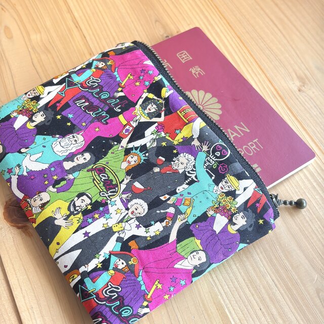 ＜偉人パーティ＞bk　はがきサイズ　フラットポーチ　ポケット付