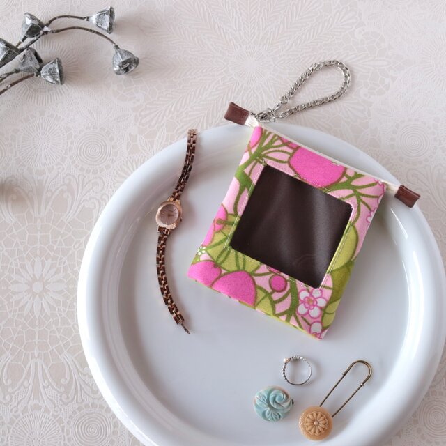 ＊クリア　窓付き　ポーチ　ミニ　ピンクフルーツ＊　コスメ　アクセサリーポーチ　キーケース