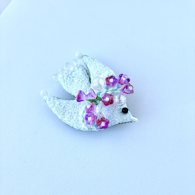 春の花を纏う鳥 haruurara ハルウララ 刺繍鳥ブローチ | iichi 日々の
