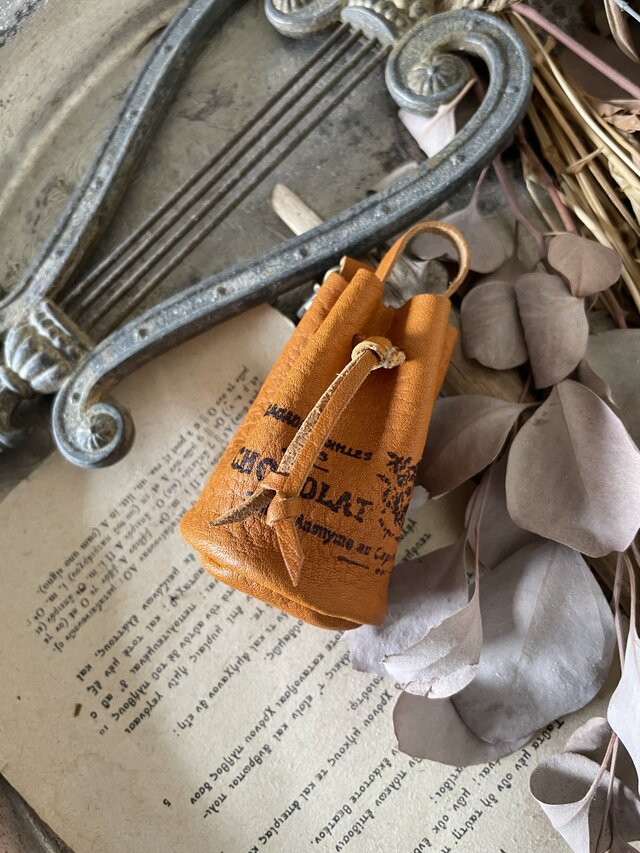 栃木レザーミニ巾着バッグキーチャームCamel