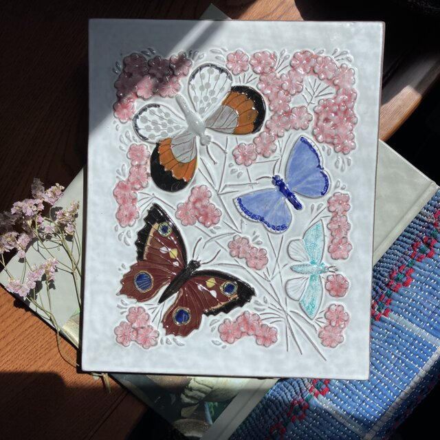 北欧＊蝶とお花の華やかな陶板／ジィガントフタ／Jie Gantofta