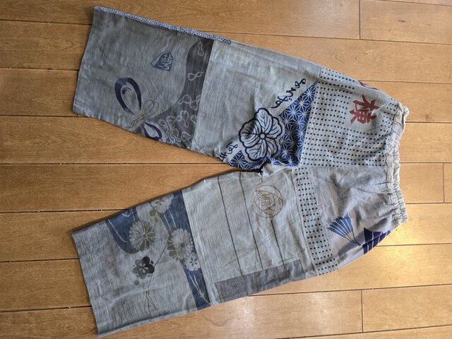 ハンドメイド 着物生地パッチワークパンツ Sサイズ新品未使用 着物リメイク 手作り いろいろな絣 パッチワーク パンツ | iichi