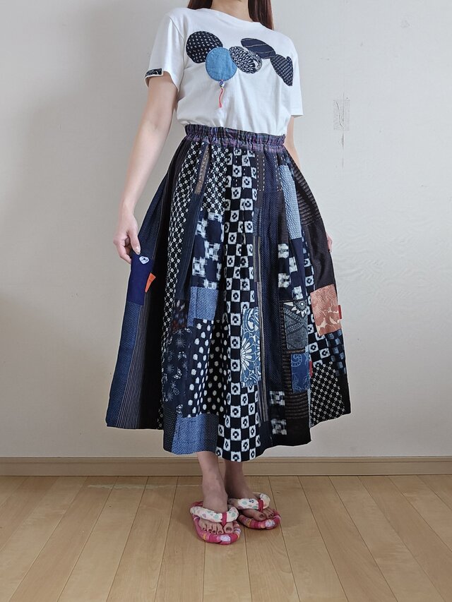 古布リメイクハンドメイド　藍染無地絵絣、絣はぎはぎスカート 古布 藍染 雪ん子 書生絣 久留米絣 絵絣 更紗 刺し子 着物