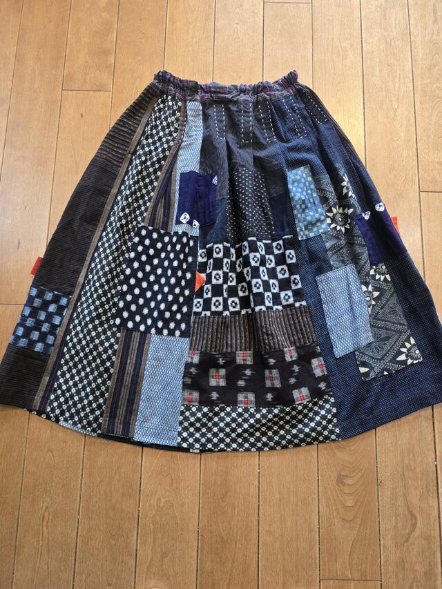 古布の白絣のパッチワークパンツ　古布リメイク　59 着物リメイク 古布 手作り 絣 パッチワーク コート | iichi 日々